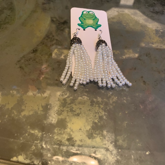 Pearl drop tassel earrings - Picture 3 of 3